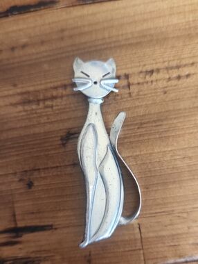 Beau sterling silver cat brooch